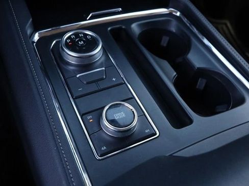 Used 2024 Ford Expedition XLT image 22