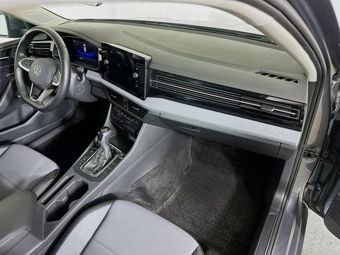 Used 2025 Volkswagen Jetta SE FWD image 31