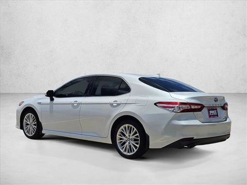 Used 2020 Toyota Camry XLE FWD image 8