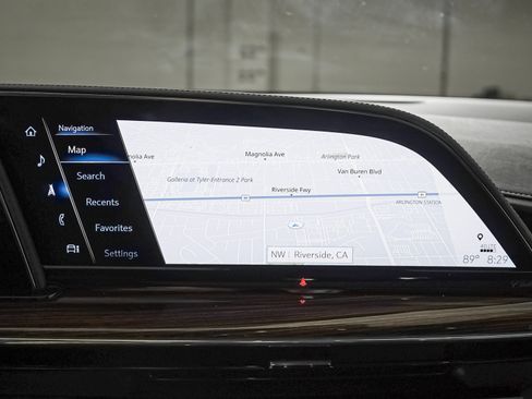 Used 2021 Cadillac Escalade Premium Luxury AWD/4WD image 21