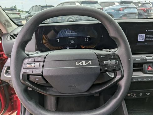 Certified 2025 Kia K4 FWD image 28