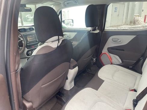 Used 2016 Jeep Renegade Latitude image 13