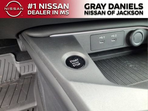 New 2026 Nissan Sentra SR w/ Floor Mat Package FWD image 15