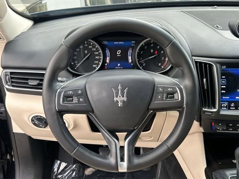 Used 2017 Maserati Levante image 15