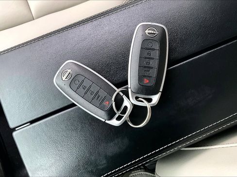 Used 2024 Nissan Rogue SL image 33