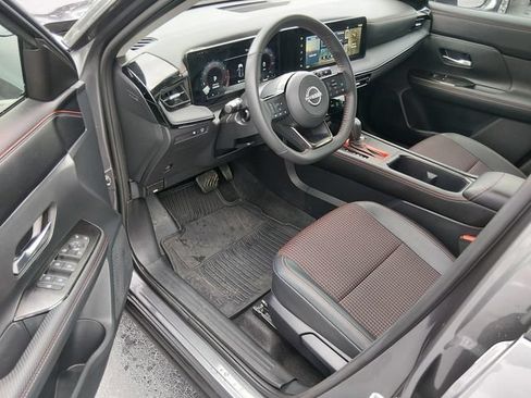 Certified 2025 Nissan Kicks SR FWD image 9