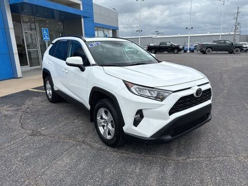 Used 2019 Toyota RAV4 XLE w/ Carpet Mat Package AWD/4WD image 9