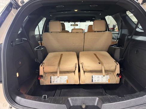 Used 2017 Ford Explorer XLT w/ Equipment Group 202A image 19
