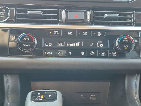 Used 2025 Nissan Pathfinder SL AWD/4WD image 26