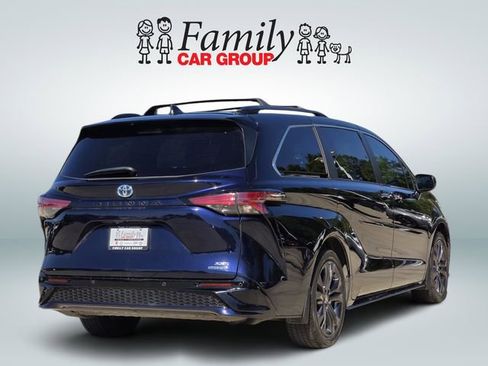 Used 2024 Toyota Sienna XSE image 4