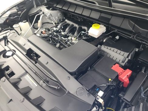 Used 2025 Nissan Pathfinder SV AWD/4WD image 39