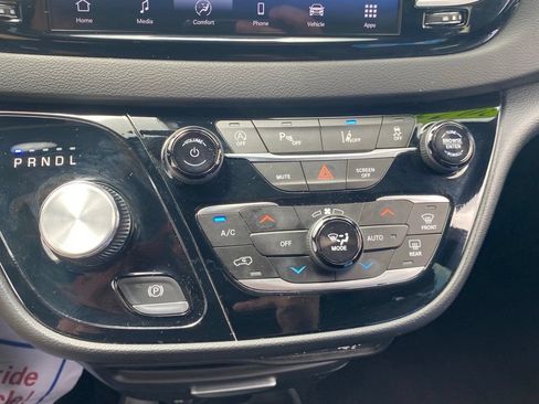 Used 2025 Chrysler Pacifica Select FWD image 24