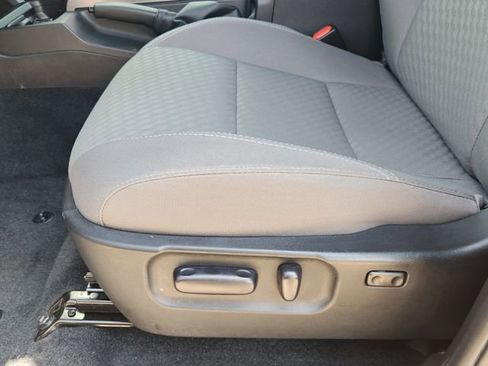 Used 2022 Toyota Tacoma SR5 RWD image 17
