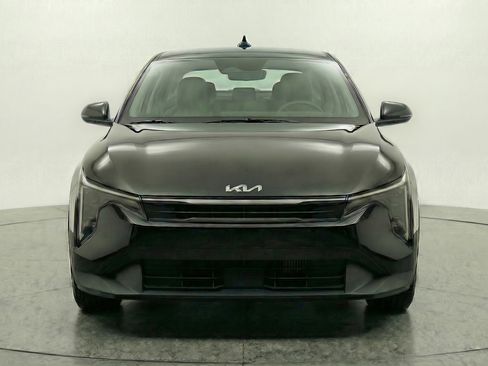 Used 2025 Kia K4 LXS image 2