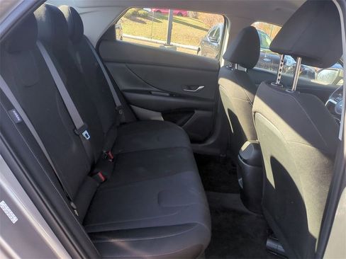 Used 2024 Hyundai Elantra SE image 24
