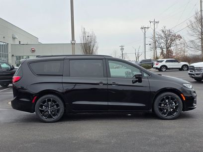 New 2026 Chrysler Pacifica Limited
