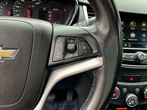 Used 2019 Chevrolet Trax LT w/ Sun & Sound Package image 13