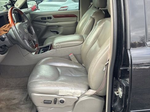 Used 2005 Cadillac Escalade ESV AWD image 16
