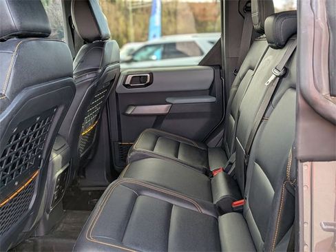 Used 2023 Ford Bronco Badlands image 30