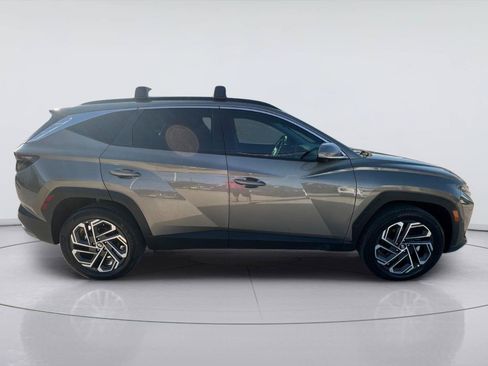 Used 2025 Hyundai Tucson Limited AWD/4WD image 2