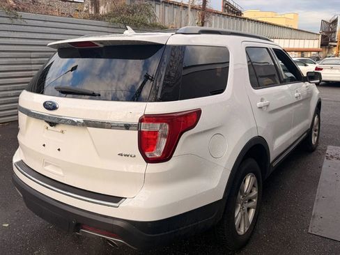 Used 2018 Ford Explorer XLT w/ Equipment Group 202A image 5