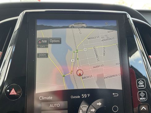 Used 2018 Toyota Prius Prime Premium image 17