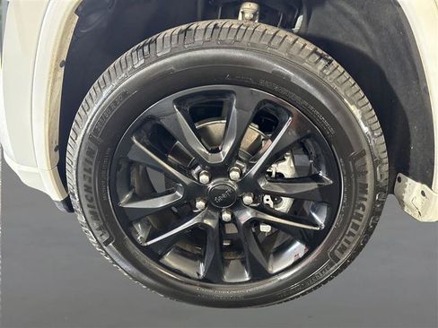 Used 2020 Jeep Grand Cherokee Altitude AWD/4WD image 23