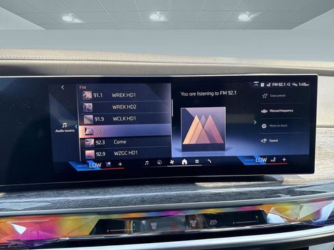 Used 2025 BMW i7 eDrive50 w/ Premium Package image 26