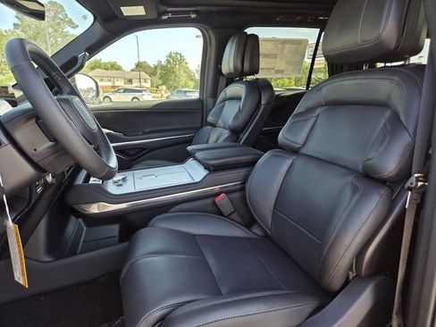 New 2026 Lincoln Navigator Reserve AWD/4WD image 11
