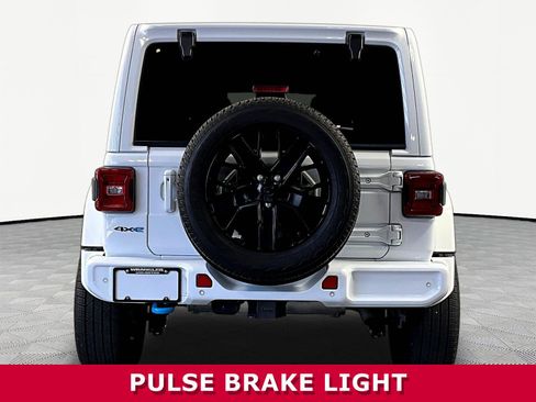 Used 2022 Jeep Wrangler Unlimited Sahara AWD/4WD image 5