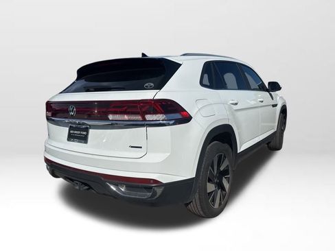 Used 2024 Volkswagen Atlas Cross Sport SE image 3