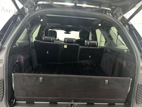 Used 2020 Land Rover Discovery HSE image 29