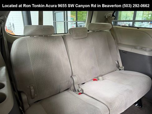 Used 2018 Toyota Sienna LE FWD image 29