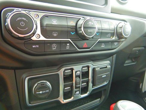 Used 2022 Jeep Gladiator Sport AWD/4WD image 21