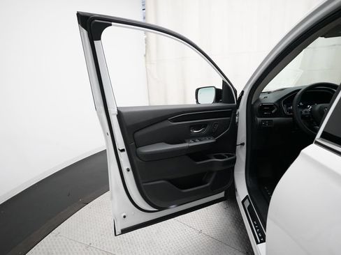Certified 2025 Honda Pilot Elite image 30