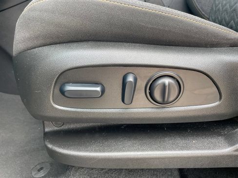 Used 2024 Chevrolet Equinox LT FWD image 11