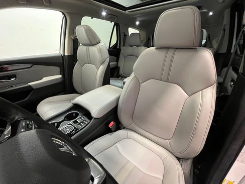 Used 2025 Honda Pilot Touring image 11