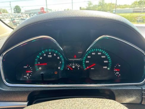 Used 2017 Chevrolet Traverse LT w/ Style and Technology Package FWD image 23