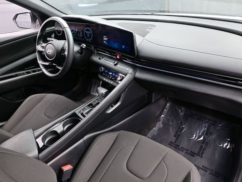 Certified 2025 Hyundai Elantra SEL image 15