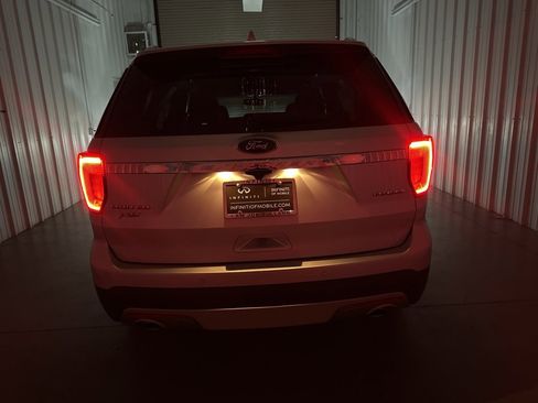 Used 2016 Ford Explorer Limited image 9
