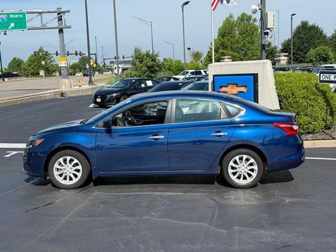 Used 2019 Nissan Sentra SV FWD image 2