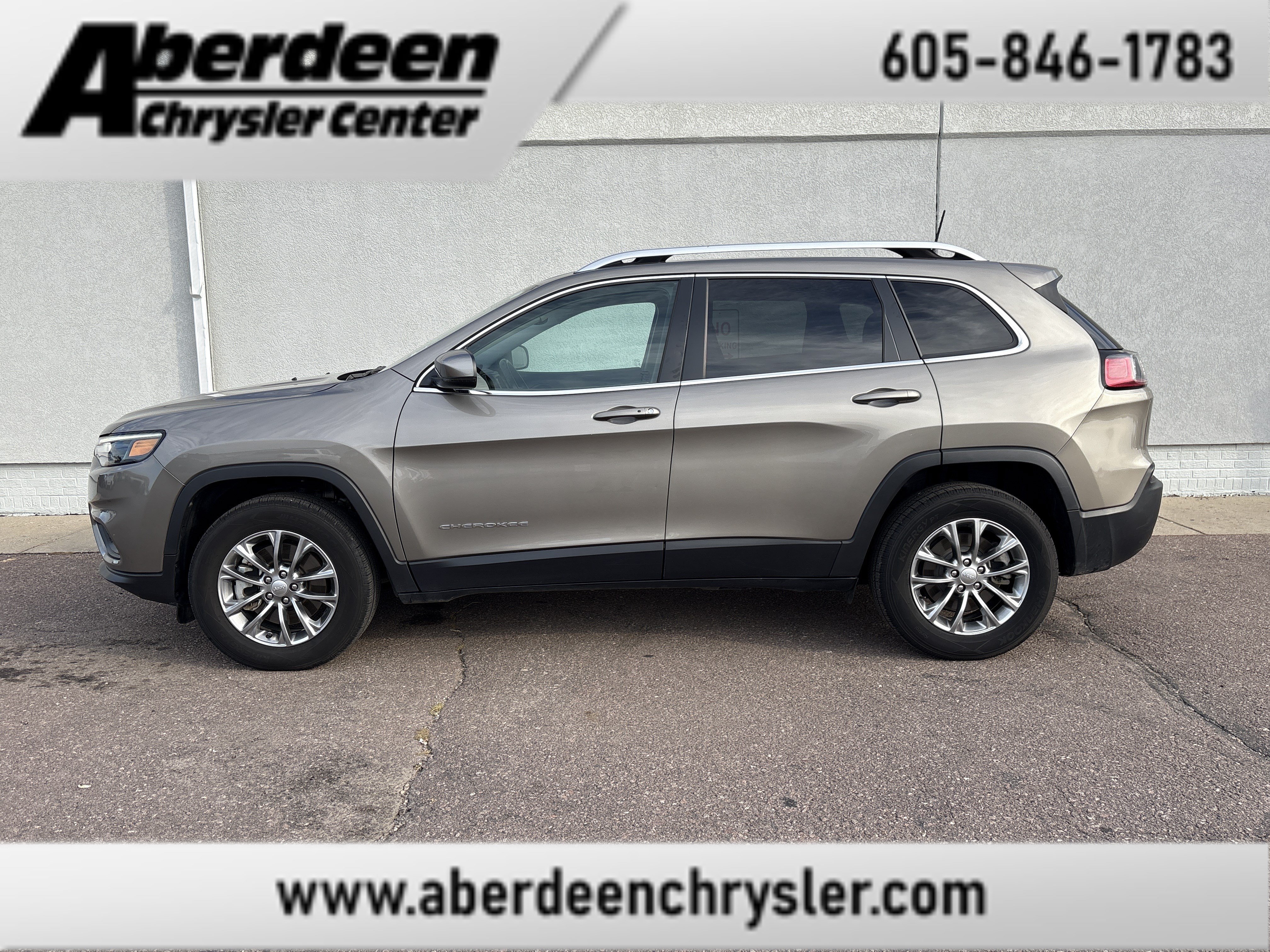 Used 2021 Jeep Cherokee Latitude Lux w/ Comfort/Convenience Group AWD/4WD image 1