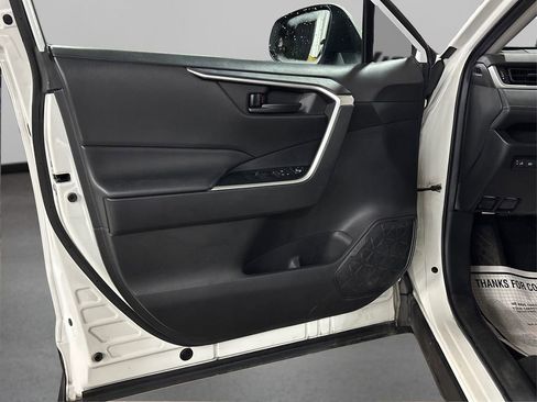 Used 2021 Toyota RAV4 LE image 22