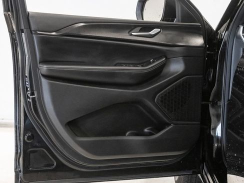 Used 2024 Jeep Grand Cherokee L Laredo AWD/4WD image 8