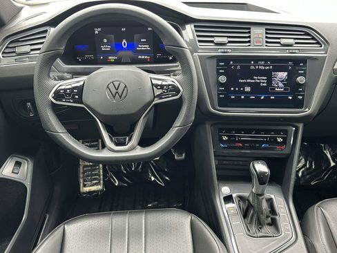 Certified 2022 Volkswagen Tiguan SE R-Line image 8