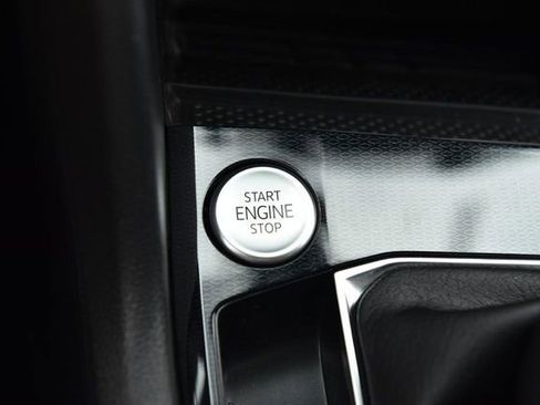 New 2026 Volkswagen Taos SE image 16