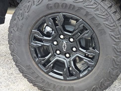 Used 2025 Chevrolet Silverado 1500 ZR2 w/ Technology Package AWD/4WD image 12