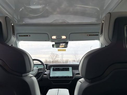 Used 2024 Rivian R1S Adventure image 31