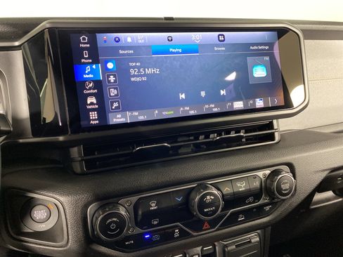 Used 2025 Jeep Wrangler Willys image 27