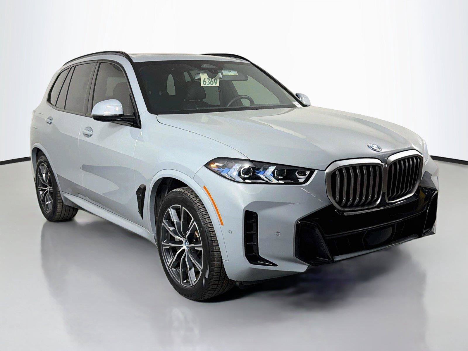 Used 2024 BMW X5 xDrive50e w/ Executive Package AWD/4WD image 3